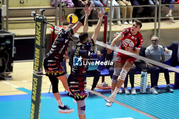 10/11/2024 - Fabrizio Gironi Prisma Taranto attack. - GIOIELLA PRISMA TARANTO VS SIR SUSA VIM PERUGIA - SUPERLEGA SERIE A - VOLLEY