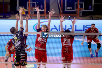 10/11/2024 - Kamil Semeniuk Sir Perugia attack. - GIOIELLA PRISMA TARANTO VS SIR SUSA VIM PERUGIA - SUPERLEGA SERIE A - VOLLEY