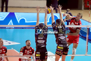 10/11/2024 - Fabrizio Gironi Prisma Taranto attack. - GIOIELLA PRISMA TARANTO VS SIR SUSA VIM PERUGIA - SUPERLEGA SERIE A - VOLLEY