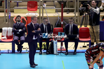 10/11/2024 - Angelo Lorenzetti coach Sir Perugia. - GIOIELLA PRISMA TARANTO VS SIR SUSA VIM PERUGIA - SUPERLEGA SERIE A - VOLLEY