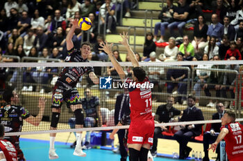 10/11/2024 - Augustin Loser Sir Perugia attack. - GIOIELLA PRISMA TARANTO VS SIR SUSA VIM PERUGIA - SUPERLEGA SERIE A - VOLLEY