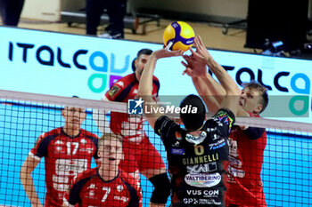 10/11/2024 - Simone Giannelli Sir Perugia and Fabrizio Gironi Prisma Taranto in contrast. - GIOIELLA PRISMA TARANTO VS SIR SUSA VIM PERUGIA - SUPERLEGA SERIE A - VOLLEY