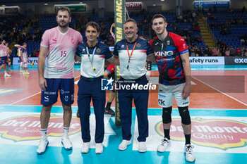 2024-11-17 - Fabio Balaso- De Cecco Luciano (Valsa Group Modena- Cucine Lube Civitanova) Arbitri Vincenzo Carcione (RM) Armando Simbari (MI) - CUCINE LUBE CIVITANOVA VS VALSA GROUP MODENA - SUPERLEAGUE SERIE A - VOLLEYBALL