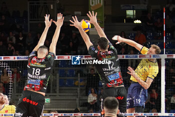 2024-11-17 - Defense (Cucine Lube Civitanova) - CUCINE LUBE CIVITANOVA VS VALSA GROUP MODENA - SUPERLEAGUE SERIE A - VOLLEYBALL