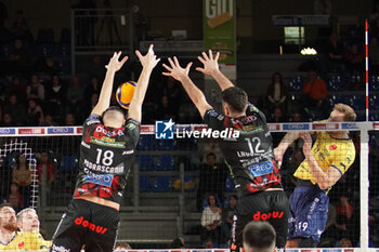 2024-11-17 - Defense (Cucine Lube Civitanova) - CUCINE LUBE CIVITANOVA VS VALSA GROUP MODENA - SUPERLEAGUE SERIE A - VOLLEYBALL