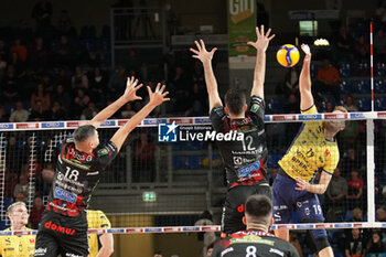 2024-11-17 - Defense (Cucine Lube Civitanova) - CUCINE LUBE CIVITANOVA VS VALSA GROUP MODENA - SUPERLEAGUE SERIE A - VOLLEYBALL