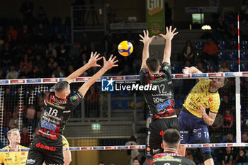 2024-11-17 - Defense (Cucine Lube Civitanova) - CUCINE LUBE CIVITANOVA VS VALSA GROUP MODENA - SUPERLEAGUE SERIE A - VOLLEYBALL