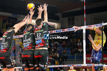 2024-11-17 - Defense(Cucine Lube Civitanova) - CUCINE LUBE CIVITANOVA VS VALSA GROUP MODENA - SUPERLEAGUE SERIE A - VOLLEYBALL