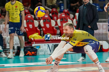 2024-11-17 - Defense (Valsa Group Modena) - CUCINE LUBE CIVITANOVA VS VALSA GROUP MODENA - SUPERLEAGUE SERIE A - VOLLEYBALL