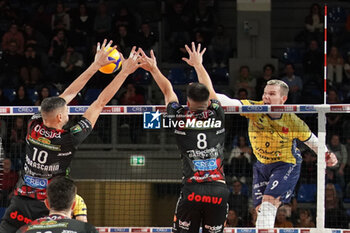 2024-11-17 - Defense Podrascanin Marko Boninfante Mattia (Cucine Lube Civitanova) - CUCINE LUBE CIVITANOVA VS VALSA GROUP MODENA - SUPERLEAGUE SERIE A - VOLLEYBALL