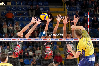 2024-11-17 - Defense(Cucine Lube Civitanova) - CUCINE LUBE CIVITANOVA VS VALSA GROUP MODENA - SUPERLEAGUE SERIE A - VOLLEYBALL