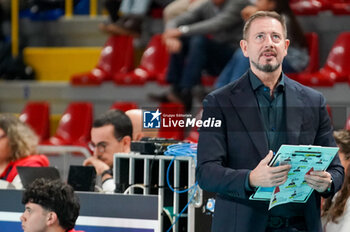 2024-11-17 - Allenatore Alberto Giuliani (Valsa Group Modena) - CUCINE LUBE CIVITANOVA VS VALSA GROUP MODENA - SUPERLEAGUE SERIE A - VOLLEYBALL