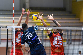 16/11/2024 - Bayram Efe attack (Cisterna Volley) - CISTERNA VOLLEY VS GIOIELLA PRISMA TARANTO - SUPERLEGA SERIE A - VOLLEY