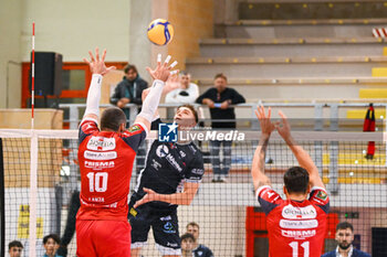 16/11/2024 - Faure Theo attack (Cisterna Volley) - CISTERNA VOLLEY VS GIOIELLA PRISMA TARANTO - SUPERLEGA SERIE A - VOLLEY