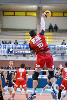 16/11/2024 - Lanza Filippo serve (Gioiella Prisma Taranto) - CISTERNA VOLLEY VS GIOIELLA PRISMA TARANTO - SUPERLEGA SERIE A - VOLLEY