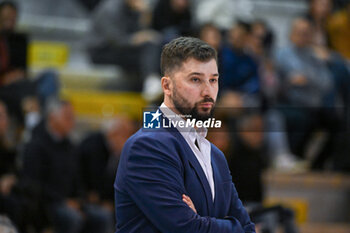 16/11/2024 - Coach Falasca Guillermo (Cisterna Volley) - CISTERNA VOLLEY VS GIOIELLA PRISMA TARANTO - SUPERLEGA SERIE A - VOLLEY