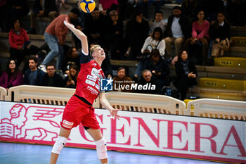 16/11/2024 - D'Heer Wout serve (Gioiella Prisma Taranto) - CISTERNA VOLLEY VS GIOIELLA PRISMA TARANTO - SUPERLEGA SERIE A - VOLLEY