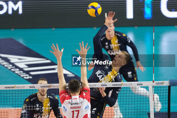 2024-11-24 - Attack of Donovan Dzavoronok of Rana Verona during the match between Rana Verona and Gas Sales Bluenergy Piacenza, regular season of the SuperLega Italian Volleyball Championship 2024/2025, at Pala AGSM-AIM in Verona, Italy on November 24, 2024. - RANA VERONA VS GAS SALES BLUENERGY PIACENZA - SUPERLEAGUE SERIE A - VOLLEYBALL