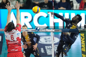 2024-11-24 - Spike of Noumory Keita of Rana Verona during the match between Rana Verona and Gas Sales Bluenergy Piacenza, regular season of the SuperLega Italian Volleyball Championship 2024/2025, at Pala AGSM-AIM in Verona, Italy on November 24, 2024. - RANA VERONA VS GAS SALES BLUENERGY PIACENZA - SUPERLEAGUE SERIE A - VOLLEYBALL