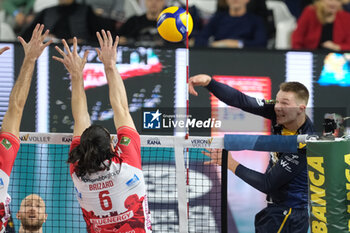 2024-11-24 - Spike of Rok Mozic of Rana Verona during the match between Rana Verona and Gas Sales Bluenergy Piacenza, regular season of the SuperLega Italian Volleyball Championship 2024/2025, at Pala AGSM-AIM in Verona, Italy on November 24, 2024. - RANA VERONA VS GAS SALES BLUENERGY PIACENZA - SUPERLEAGUE SERIE A - VOLLEYBALL