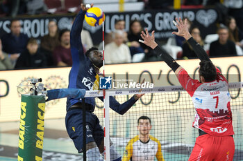 2024-11-24 - Spike of Noumory Keita of Rana Verona during the match between Rana Verona and Gas Sales Bluenergy Piacenza, regular season of the SuperLega Italian Volleyball Championship 2024/2025, at Pala AGSM-AIM in Verona, Italy on November 24, 2024. - RANA VERONA VS GAS SALES BLUENERGY PIACENZA - SUPERLEAGUE SERIE A - VOLLEYBALL