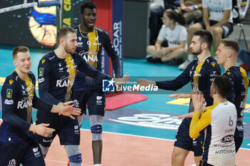 2024-11-24 - Rana Verona team celebrates after scores a point during the match between Rana Verona and Gas Sales Bluenergy Piacenza, regular season of the SuperLega Italian Volleyball Championship 2024/2025, at Pala AGSM-AIM in Verona, Italy on November 24, 2024. - RANA VERONA VS GAS SALES BLUENERGY PIACENZA - SUPERLEAGUE SERIE A - VOLLEYBALL