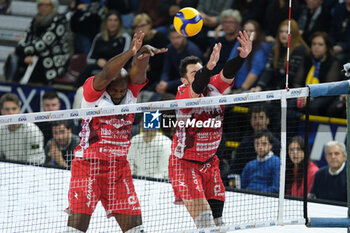 2024-11-24 - Block of Gas Sales Bluenergy Piacenza Team during the match between Rana Verona and Gas Sales Bluenergy Piacenza, regular season of the SuperLega Italian Volleyball Championship 2024/2025, at Pala AGSM-AIM in Verona, Italy on November 24, 2024. - RANA VERONA VS GAS SALES BLUENERGY PIACENZA - SUPERLEAGUE SERIE A - VOLLEYBALL