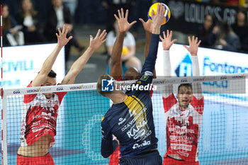 2024-11-24 - Attack of Donovan Dzavoronok of Rana Verona during the match between Rana Verona and Gas Sales Bluenergy Piacenza, regular season of the SuperLega Italian Volleyball Championship 2024/2025, at Pala AGSM-AIM in Verona, Italy on November 24, 2024. - RANA VERONA VS GAS SALES BLUENERGY PIACENZA - SUPERLEAGUE SERIE A - VOLLEYBALL