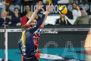 2024-11-24 - Block of Antoine Brizard of Gas Sales Bluenergy Piacenza Team during the match between Rana Verona and Gas Sales Bluenergy Piacenza, regular season of the SuperLega Italian Volleyball Championship 2024/2025, at Pala AGSM-AIM in Verona, Italy on November 24, 2024. - RANA VERONA VS GAS SALES BLUENERGY PIACENZA - SUPERLEAGUE SERIE A - VOLLEYBALL