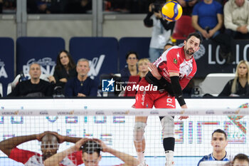 2024-11-24 - Stephen Maar of Gas Sales Bluenergy Piacenza Team at serve during the match between Rana Verona and Gas Sales Bluenergy Piacenza, regular season of the SuperLega Italian Volleyball Championship 2024/2025, at Pala AGSM-AIM in Verona, Italy on November 24, 2024. - RANA VERONA VS GAS SALES BLUENERGY PIACENZA - SUPERLEAGUE SERIE A - VOLLEYBALL