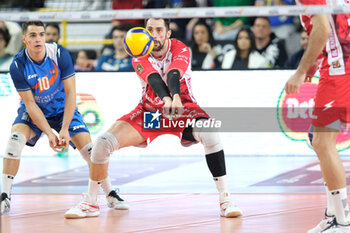 2024-11-24 - Bump of Stephen Maar of Gas Sales Bluenergy Piacenza during the match between Rana Verona and Gas Sales Bluenergy Piacenza, regular season of the SuperLega Italian Volleyball Championship 2024/2025, at Pala AGSM-AIM in Verona, Italy on November 24, 2024. - RANA VERONA VS GAS SALES BLUENERGY PIACENZA - SUPERLEAGUE SERIE A - VOLLEYBALL