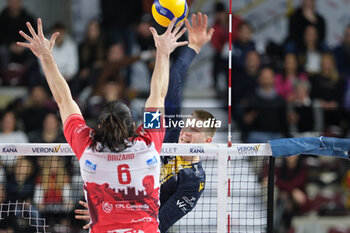 2024-11-24 - Spike of Rok Mozic of Rana Verona during the match between Rana Verona and Gas Sales Bluenergy Piacenza, regular season of the SuperLega Italian Volleyball Championship 2024/2025, at Pala AGSM-AIM in Verona, Italy on November 24, 2024. - RANA VERONA VS GAS SALES BLUENERGY PIACENZA - SUPERLEAGUE SERIE A - VOLLEYBALL