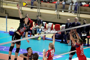 2024-11-24 - Nikolov Aleksandar Lube Civitanova in attack. - GIOIELLA PRISMA TARANTO VS CUCINE LUBE CIVITANOVA - SUPERLEAGUE SERIE A - VOLLEYBALL