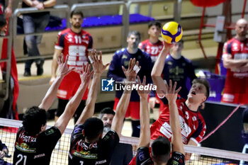 2024-11-24 - Gironi Fabrizio Prisma Taranto in attack. - GIOIELLA PRISMA TARANTO VS CUCINE LUBE CIVITANOVA - SUPERLEAGUE SERIE A - VOLLEYBALL