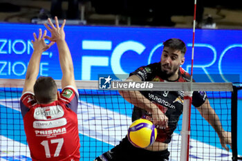 2024-11-24 - Hossein Khanzedeh Poriya Lube Civitanova in attack. - GIOIELLA PRISMA TARANTO VS CUCINE LUBE CIVITANOVA - SUPERLEAGUE SERIE A - VOLLEYBALL