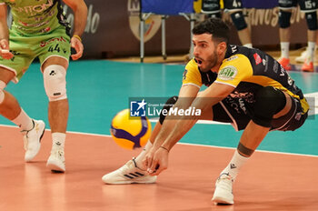 2024-11-23 - Defense Fedrizzi Michele(Yuasa Battery Grottazzolina) - YUASA BATTERY GROTTAZZOLINA VS CISTERNA VOLLEY - SUPERLEAGUE SERIE A - VOLLEYBALL