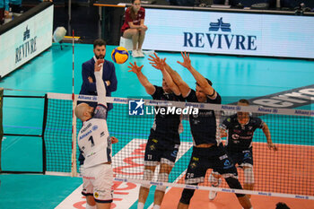 07/11/2024 - MONSTER BLOCK ALEKSANDAR NEDELJKOVIC AND THEO FAURE (CISTERNA VOLLEY) AND MATEY KAZIYSKI (POWERVOLLEY MILANO) - ALLIANZ MILANO VS CISTERNA VOLLEY - SUPERLEGA SERIE A - VOLLEY