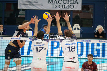 07/11/2024 - MONSTER BLOCK EDOARDO CANESCHI AND YACINE LOUATI (POWERVOLLEY MILANO) AND THEO FAURE (CISTERNA VOLLEY) - ALLIANZ MILANO VS CISTERNA VOLLEY - SUPERLEGA SERIE A - VOLLEY