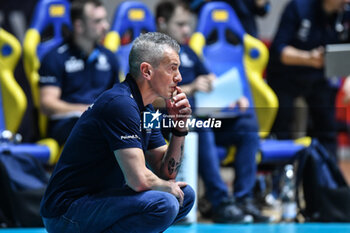 2024-01-10 - Marco Fenoglio coach of Chemik Police during CEV Volleball Cup match between Reale Mutua Fenera Chieri '76 vs Grupa Azoty Chemik Police Women on 10 January 2024 at the PalaGianni Asti, Torino - REALE MUTUA FENERA CHIERI'76 VS GRUPA AZOTY CHEMIK POLICE - CEV CUP WOMEN - VOLLEYBALL