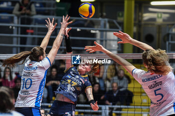2024-01-10 - Camilla Weitzel of Chieri '76 in action during CEV Volleball Cup match between Reale Mutua Fenera Chieri '76 vs Grupa Azoty Chemik Police Women on 10 January 2024 at the PalaGianni Asti, Torino - REALE MUTUA FENERA CHIERI'76 VS GRUPA AZOTY CHEMIK POLICE - CEV CUP WOMEN - VOLLEYBALL