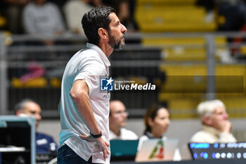 2024-01-10 - Giulio Cesare Bregoli coach of Chieri '76 during CEV Volleball Cup match between Reale Mutua Fenera Chieri '76 vs Grupa Azoty Chemik Police Women on 10 January 2024 at the PalaGianni Asti, Torino - REALE MUTUA FENERA CHIERI'76 VS GRUPA AZOTY CHEMIK POLICE - CEV CUP WOMEN - VOLLEYBALL
