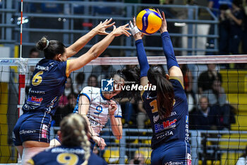2024-01-10 - Iga Wasilewska of Chemik Police in action during CEV Volleball Cup match between Reale Mutua Fenera Chieri '76 vs Grupa Azoty Chemik Police Women on 10 January 2024 at the PalaGianni Asti, Torino - REALE MUTUA FENERA CHIERI'76 VS GRUPA AZOTY CHEMIK POLICE - CEV CUP WOMEN - VOLLEYBALL