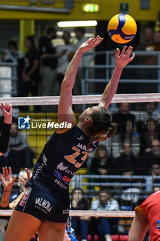 2024-01-10 - Ofelia Malinov of Chieri '76 in action during CEV Volleball Cup match between Reale Mutua Fenera Chieri '76 vs Grupa Azoty Chemik Police Women on 10 January 2024 at the PalaGianni Asti, Torino - REALE MUTUA FENERA CHIERI'76 VS GRUPA AZOTY CHEMIK POLICE - CEV CUP WOMEN - VOLLEYBALL