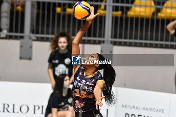 2024-02-07 - Loveth Omoruyi of Chieri '76 in action during CEV Volleyball Cup, quarter-final match between Reale Mutua Fenera Chieri '76 vs Volero Le Cannet on 7 february 2024 at the PalaGianni Asti, Torino - REALE MUTUA FENERA CHIERI'76 VS VOLERO LE CANNET - CEV CUP WOMEN - VOLLEYBALL