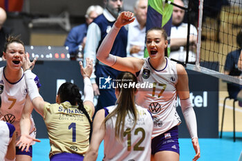 2024-02-07 - Volero Le Cannet celebrates scoring during CEV Volleyball Cup, quarter-final match between Reale Mutua Fenera Chieri '76 vs Volero Le Cannet on 7 february 2024 at the PalaGianni Asti, Torino - REALE MUTUA FENERA CHIERI'76 VS VOLERO LE CANNET - CEV CUP WOMEN - VOLLEYBALL