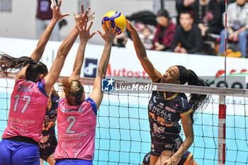 2024-02-21 - Loveth Omoruyi of Chieri '76 in action during CEV Volleyball Cup Women match between Reale Mutua Fener Chieri '76 and Levallois Paris Saint Cloud at PalaRuffini, Torino - REALE MUTUA TENERA CHIERI 76 VS LEVALLOIS PARIS SAINT CLOUD - CEV CUP WOMEN - VOLLEYBALL