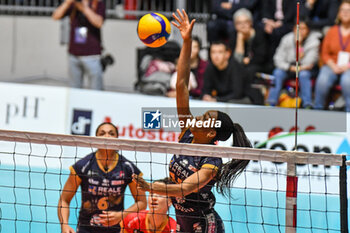 2024-02-21 - Loveth Omoruyi of Chieri '76 in action during CEV Volleyball Cup Women match between Reale Mutua Fener Chieri '76 and Levallois Paris Saint Cloud at PalaRuffini, Torino - REALE MUTUA TENERA CHIERI 76 VS LEVALLOIS PARIS SAINT CLOUD - CEV CUP WOMEN - VOLLEYBALL