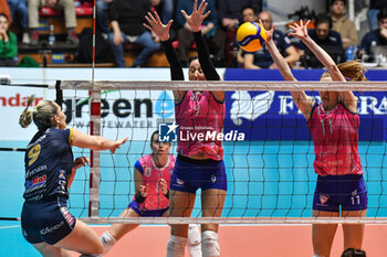 2024-02-21 - Madison Kingdon of Chieri '76 in action during CEV Volleyball Cup Women match between Reale Mutua Fener Chieri '76 and Levallois Paris Saint Cloud at PalaRuffini, Torino - REALE MUTUA TENERA CHIERI 76 VS LEVALLOIS PARIS SAINT CLOUD - CEV CUP WOMEN - VOLLEYBALL