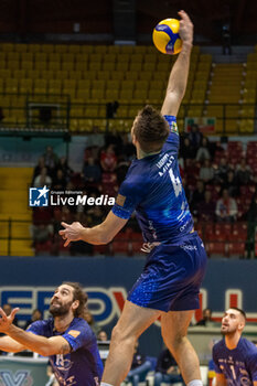 17/01/2024 - Spike of Eric Loeppky (Vero Volley Monza) during CEV Volleyball Cup Men 2024 match between Mint VeroVolley Monza and Levski Sofia at Opiquad Arena, Monza, Italy on January 17, 2024 - MINT VERO VOLLEY MONZA VS LEVSKI SOFIA - CHALLENGE CUP MEN - VOLLEY