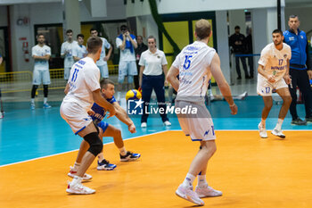 2024-01-17 - Damyan Kolev (Levski Sofia) on defense during CEV Volleyball Cup Men 2024 match between Mint VeroVolley Monza and Levski Sofia at Opiquad Arena, Monza, Italy on January 17, 2024 - MINT VERO VOLLEY MONZA VS LEVSKI SOFIA - CHALLENGE CUP MEN - VOLLEYBALL